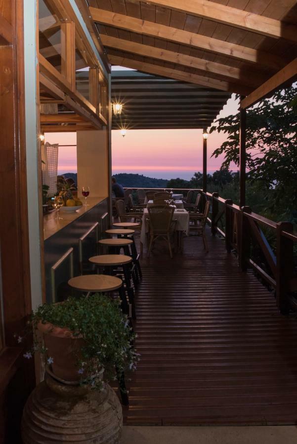 T'Aloni Hotel Chortata Exterior photo